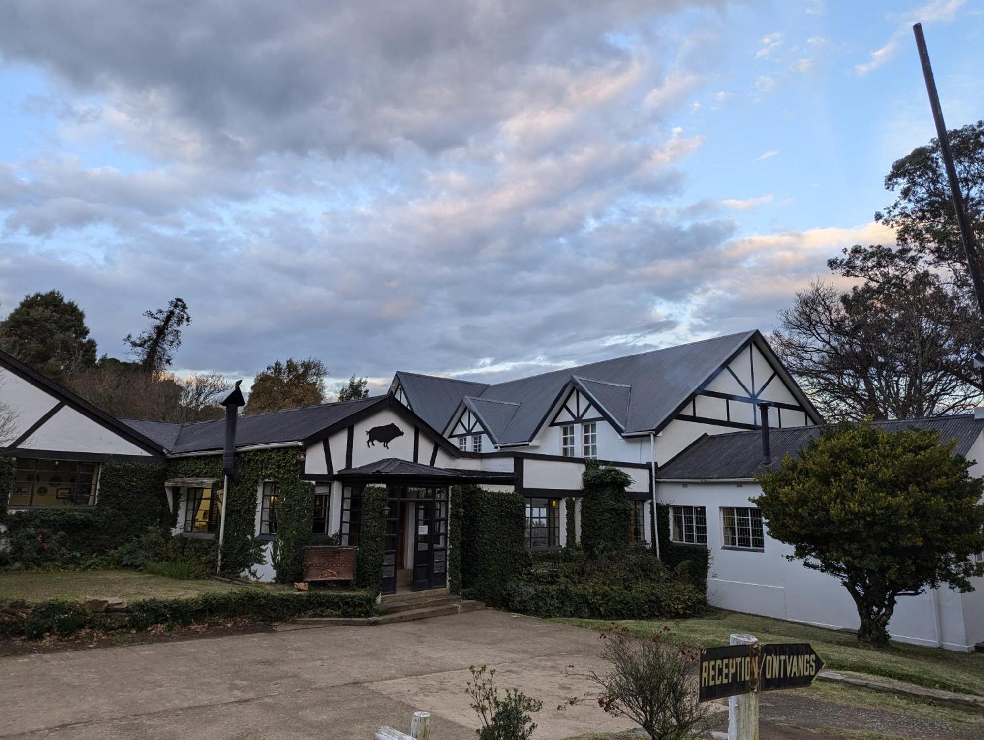 The Historic Hogsback Inn Exteriör bild